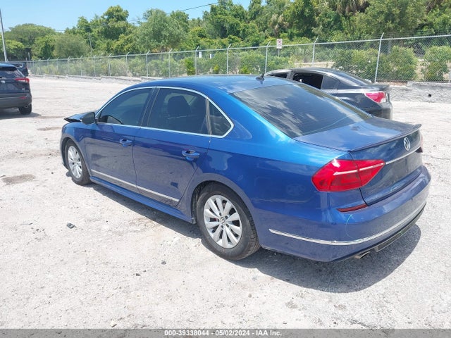 1VWAT7A37GC047691 Volkswagen Passat 1.8t R-line