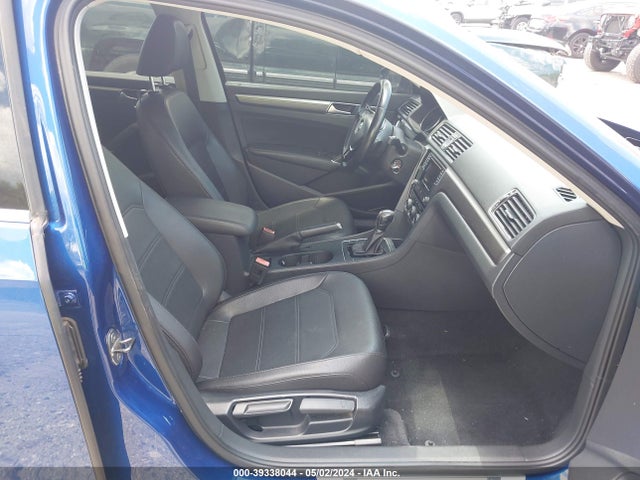 1VWAT7A37GC047691 Volkswagen Passat 1.8t R-line