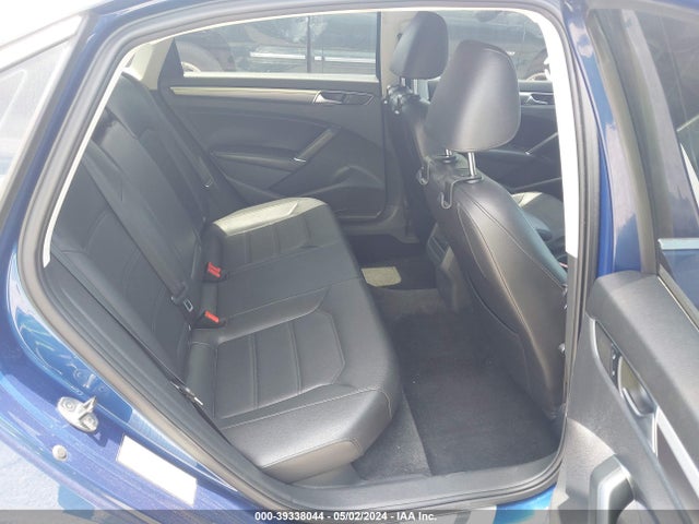 1VWAT7A37GC047691 Volkswagen Passat 1.8t R-line
