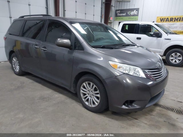 Toyota Sienna Xle 8 Passenger 2017 5TDYZ3DC2HS887494 main image