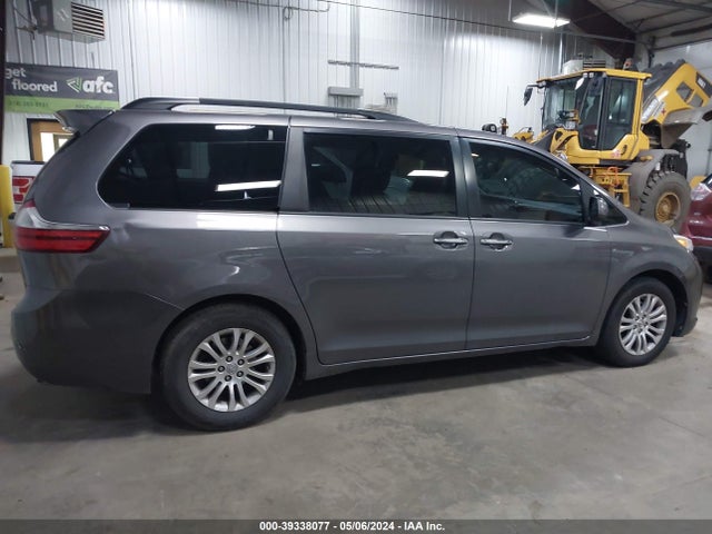 Toyota Sienna Xle 8 Passenger 2017 5TDYZ3DC2HS887494 Image 13