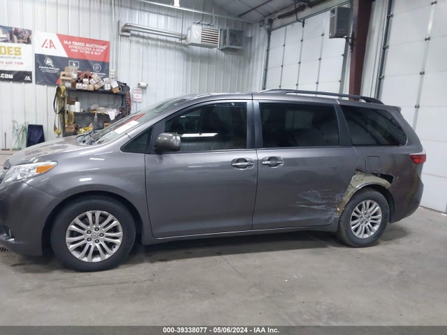Toyota Sienna Xle 8 Passenger 2017 5TDYZ3DC2HS887494 Image 14