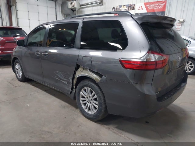 Toyota Sienna Xle 8 Passenger 2017 5TDYZ3DC2HS887494 Image 3