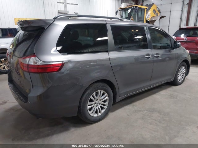 Toyota Sienna Xle 8 Passenger 2017 5TDYZ3DC2HS887494 Image 4