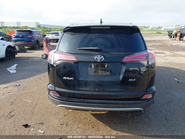 Toyota Rav4 Xle 2018 2T3WFREV2JW467242 Image 16