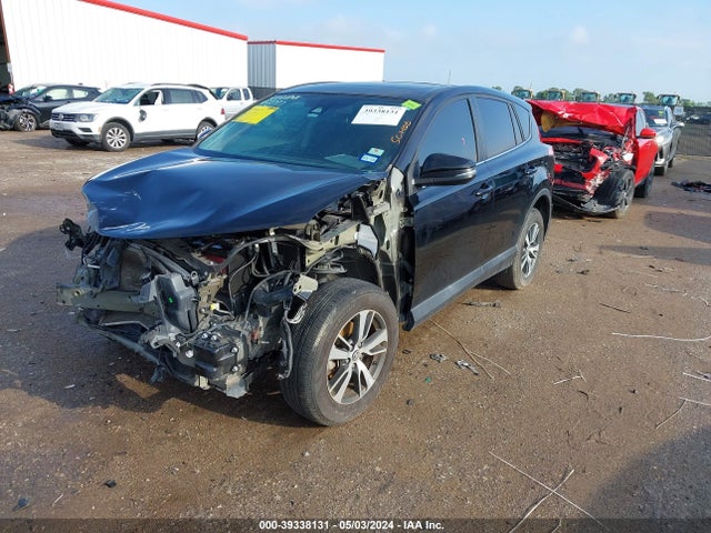 Toyota Rav4 Xle 2018 2T3WFREV2JW467242 Image 2