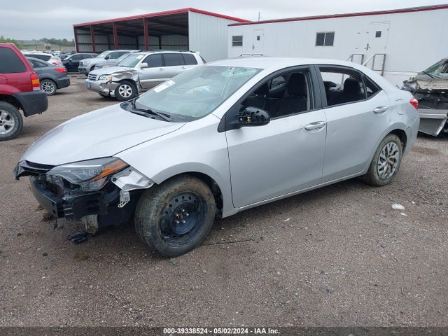 Toyota COROLLA LE 2018 2T1BURHE4JC071744 Image 2