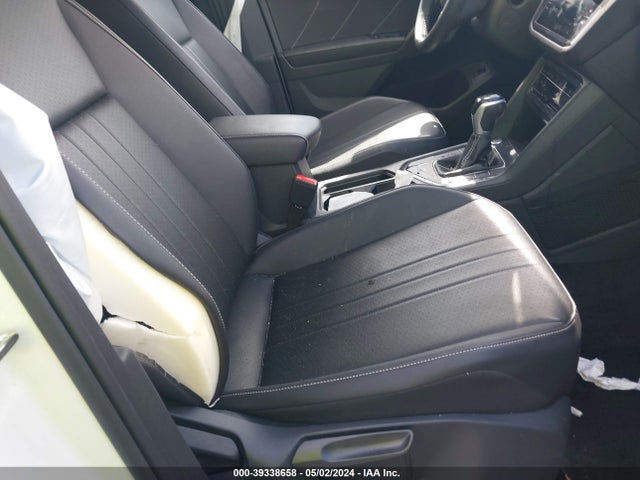 3VV3B7AX2NM075798 Volkswagen Tiguan 2.0t Se