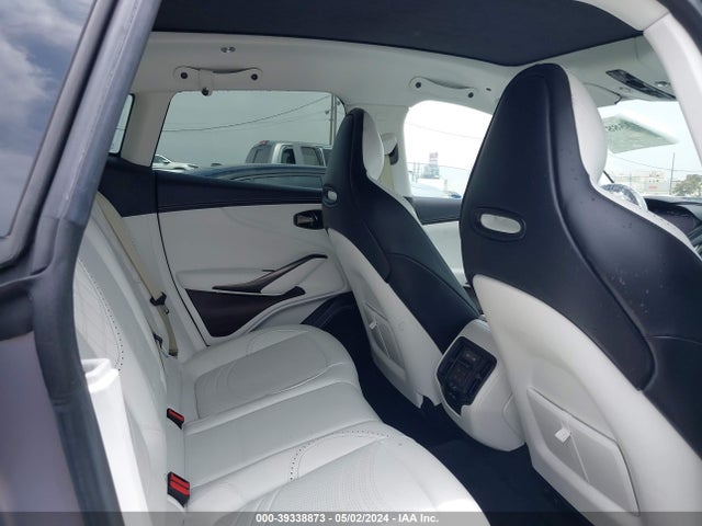 SD7VUJAWXNTV04385 Aston Martin DBX