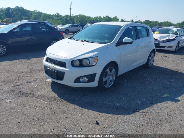 Chevrolet Sonic Ltz Auto 2015 1G1JE6SB5F4202205 Image 2