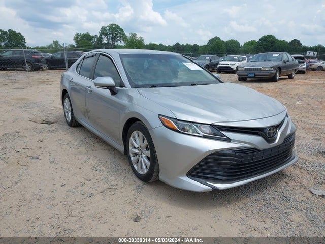 Toyota CAMRY LE 2018 4T1B11HK2JU534124 Image 1
