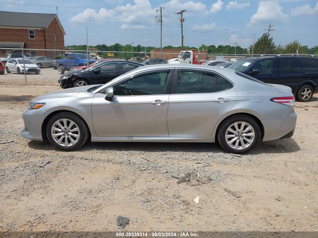 Toyota CAMRY LE 2018 4T1B11HK2JU534124 Image 14