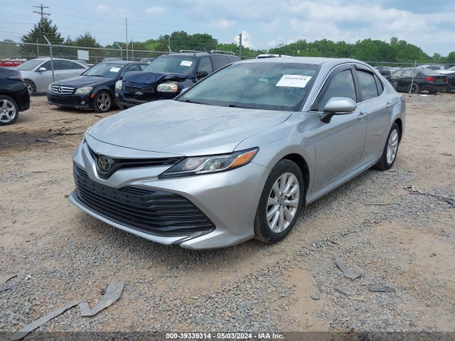 Toyota CAMRY LE 2018 4T1B11HK2JU534124 Image 2