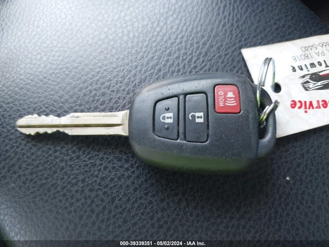 Toyota RAV4 LE 2015 JTMBFREV0FD128403 Image 11