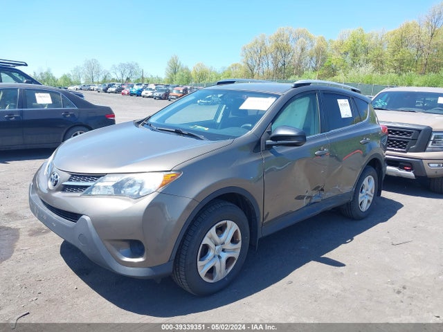 Toyota RAV4 LE 2015 JTMBFREV0FD128403 Image 2