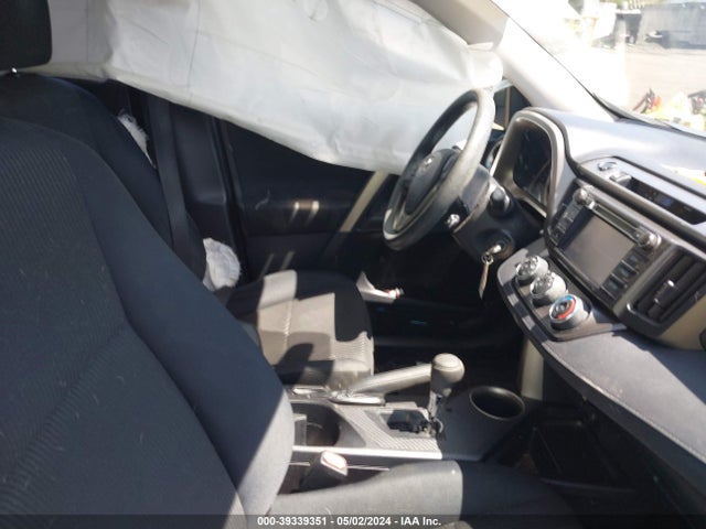 Toyota RAV4 LE 2015 JTMBFREV0FD128403 Image 5