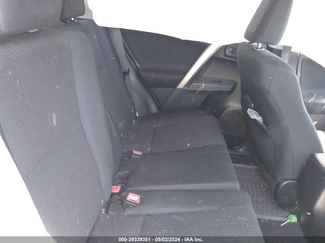 Toyota RAV4 LE 2015 JTMBFREV0FD128403 Image 8