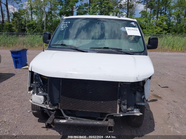Chevrolet Express 2500 Work Van 2018 1GCWGAFP2J1336129 Image 11
