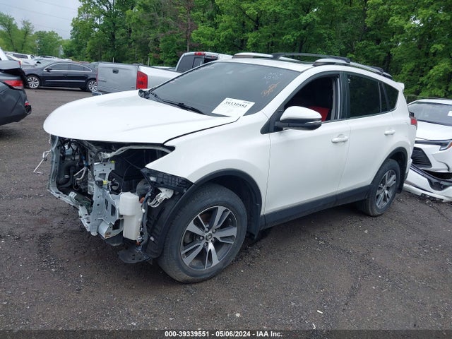 Toyota Rav4 Xle 2016 JTMRFREV3GJ103965 Image 2