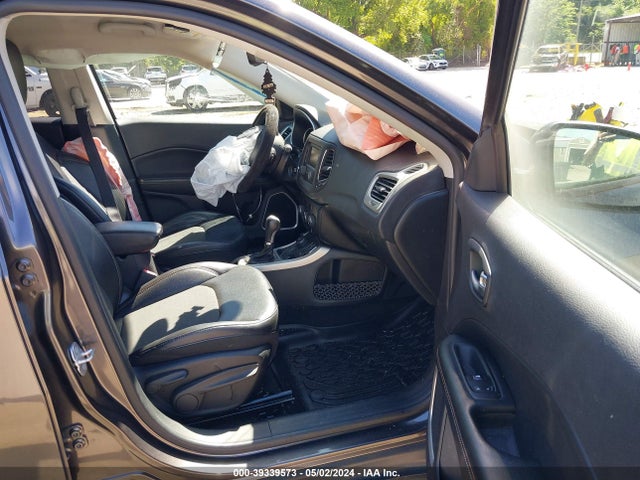 Jeep Compass Latitude 4x4 2018 3C4NJDBBXJT492632 Image 5