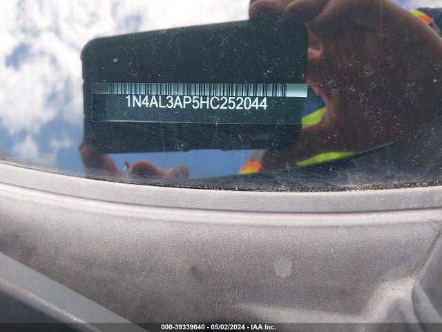 Nissan Altima 2.5 S 2017 1N4AL3AP5HC252044 Image 9
