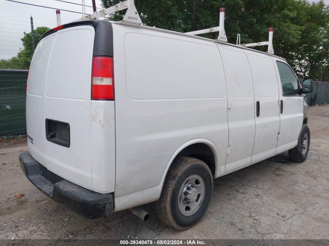 Chevrolet Express 2500 Work Van 2016 1GCWGAFF4G1176531 Image 4