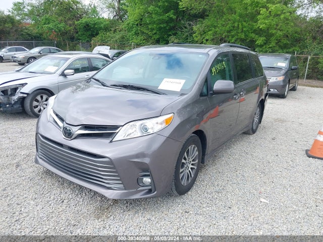 5TDYZ3DC9LS055725 Toyota SIENNA XLE