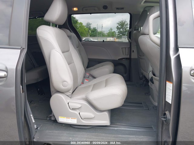 5TDYZ3DC9LS055725 Toyota SIENNA XLE
