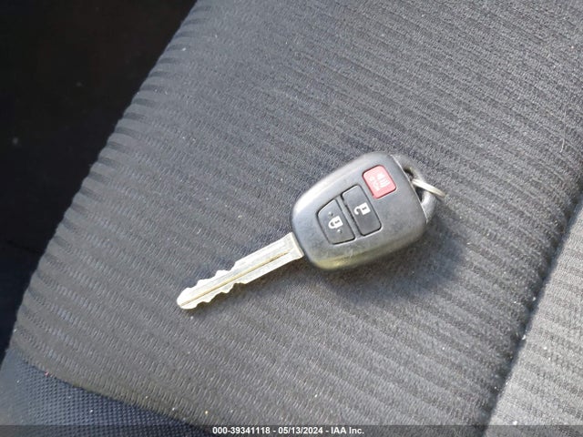 Toyota RAV4 LE 2018 JTMBFREV3JJ202357 Image 11