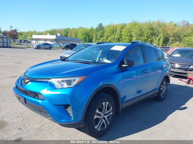 Toyota RAV4 LE 2018 JTMBFREV3JJ202357 Image 2