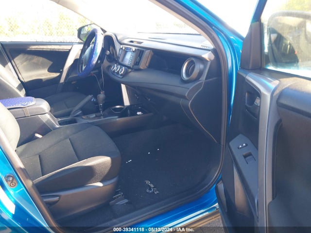 Toyota RAV4 LE 2018 JTMBFREV3JJ202357 Image 5