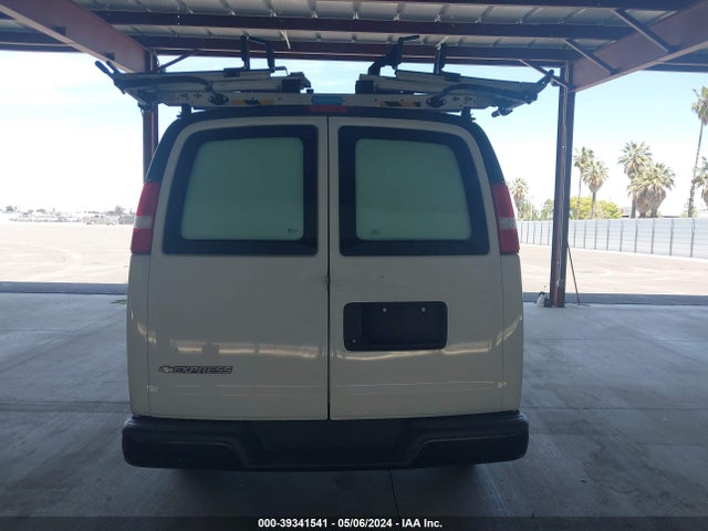 Chevrolet Express 2500 Work Van 2018 1GCWGAFP3J1301499 Image 16