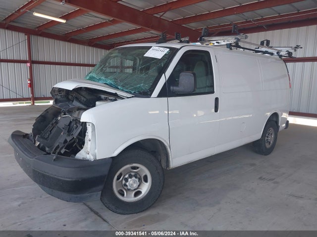 Chevrolet Express 2500 Work Van 2018 1GCWGAFP3J1301499 Image 2