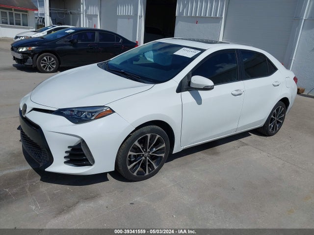 Toyota COROLLA SE 2018 5YFBURHE4JP830019 Image 2