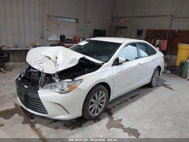 Toyota CAMRY XLE 2015 4T1BF1FKXFU081320 Image 2