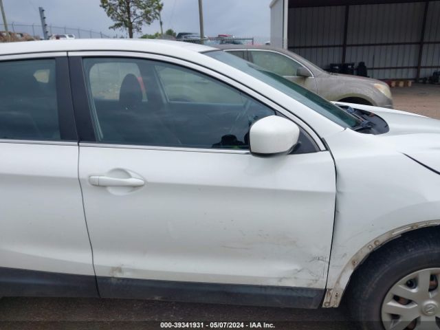 JN1BJ1CP5JW151034 Nissan Rogue Sport S