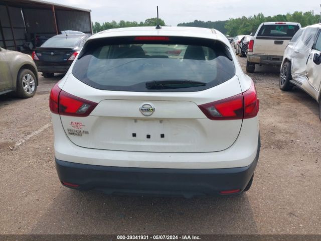 JN1BJ1CP5JW151034 Nissan Rogue Sport S