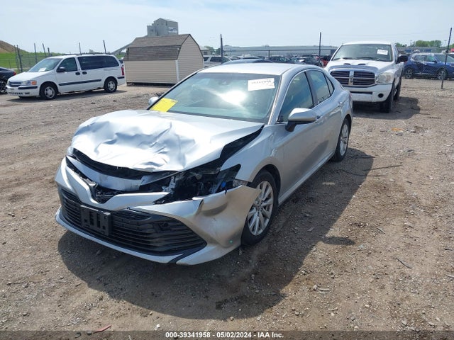 Toyota CAMRY LE 2018 JTNB11HK9J3024293 Image 2