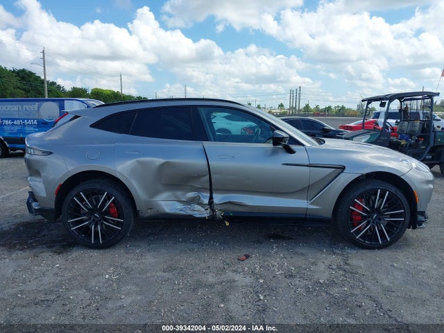 SD7VUJBW0PTV06633 Aston Martin Dbx 707