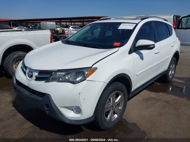 Toyota Rav4 Xle 2015 JTMWFREV7FJ046672 Image 2