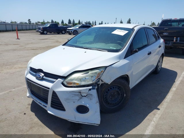 Ford FOCUS S 2014 1FADP3E20EL363483 Image 2
