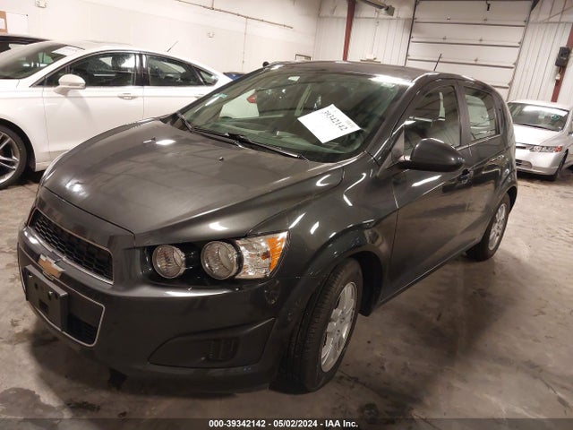 Chevrolet Sonic Lt Auto 2015 1G1JC6SH2F4195093 Image 2