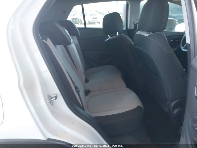 Chevrolet TRAX LS 2017 3GNCJKSB2HL234523 Image 8