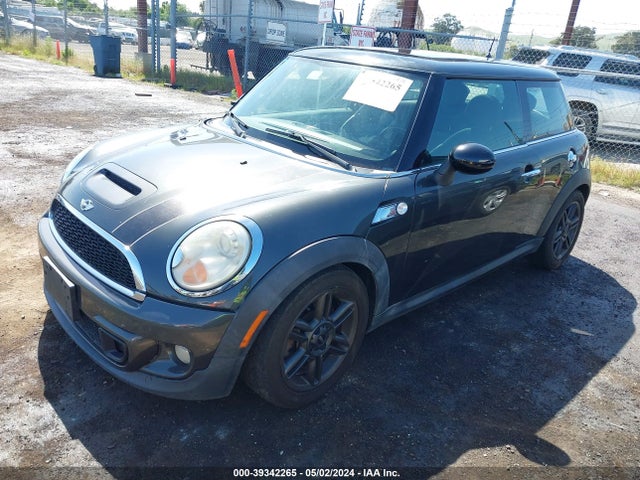 2011 MINI COOPER S WMWSV3C54BTY11821 Photo 1