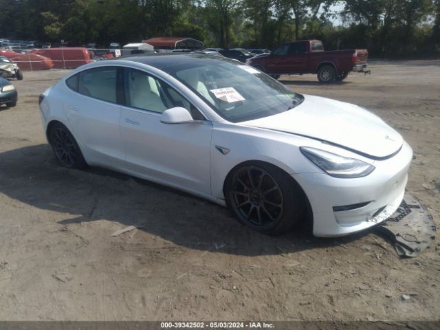 39342502 :رقم المزاد ، 5YJ3E1EB3KF421973 vin ، 2019 Tesla Model 3 Long Range/performance مزاد بيع