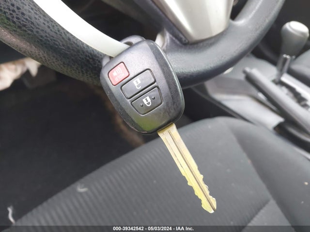 Toyota RAV4 LE 2015 JTMZFREV5FD080668 Image 11