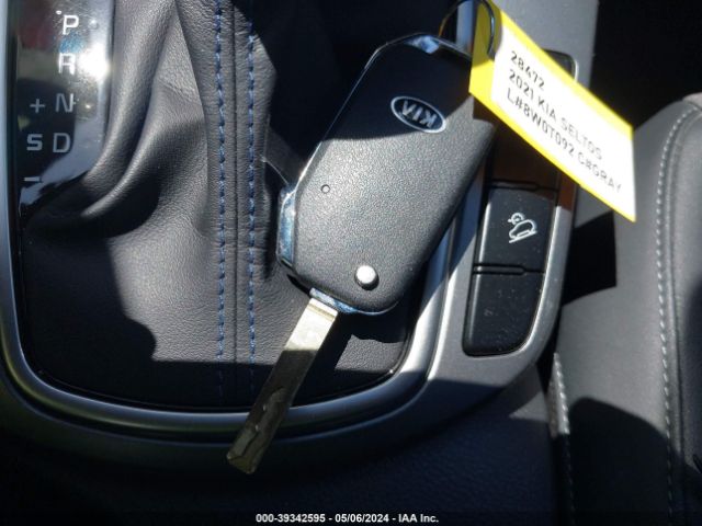 KNDEU2AA2M7228687 KIA SELTOS S