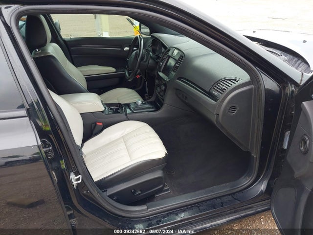 2C3CCABG2KH550551 Chrysler 300 300s