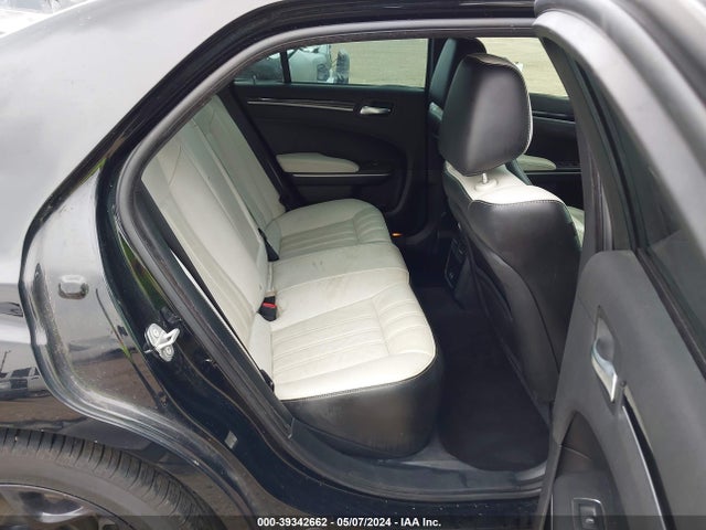 2C3CCABG2KH550551 Chrysler 300 300s
