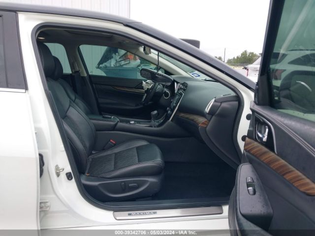1N4AA6AP6JC399292 Nissan Maxima 3.5 Platinum